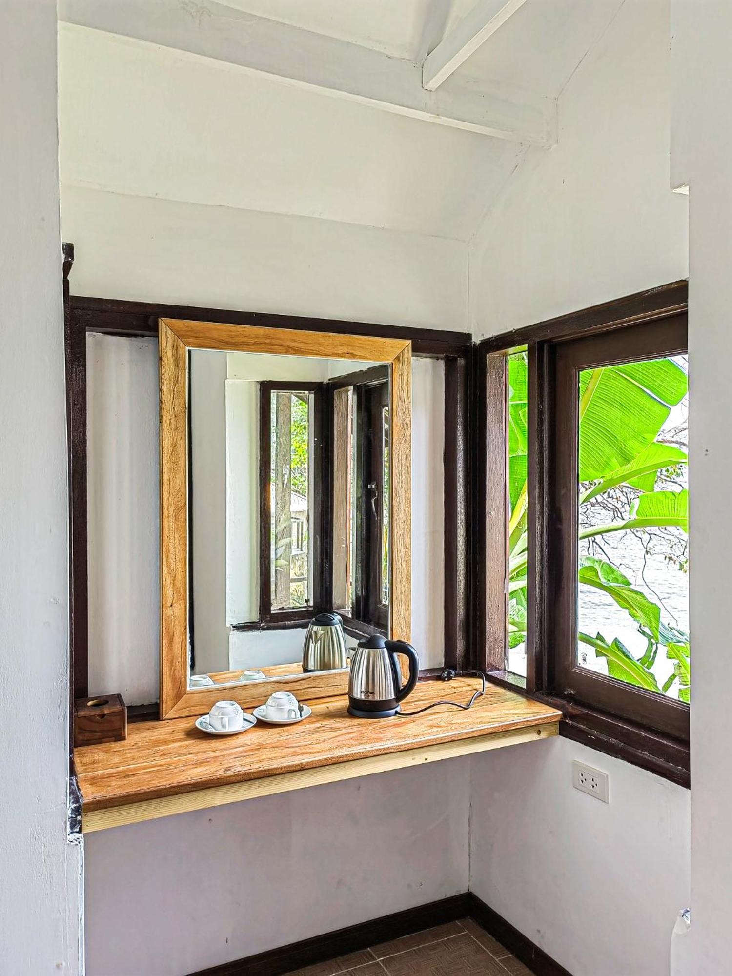 Phi Phi Private Beach Resort Buitenkant foto